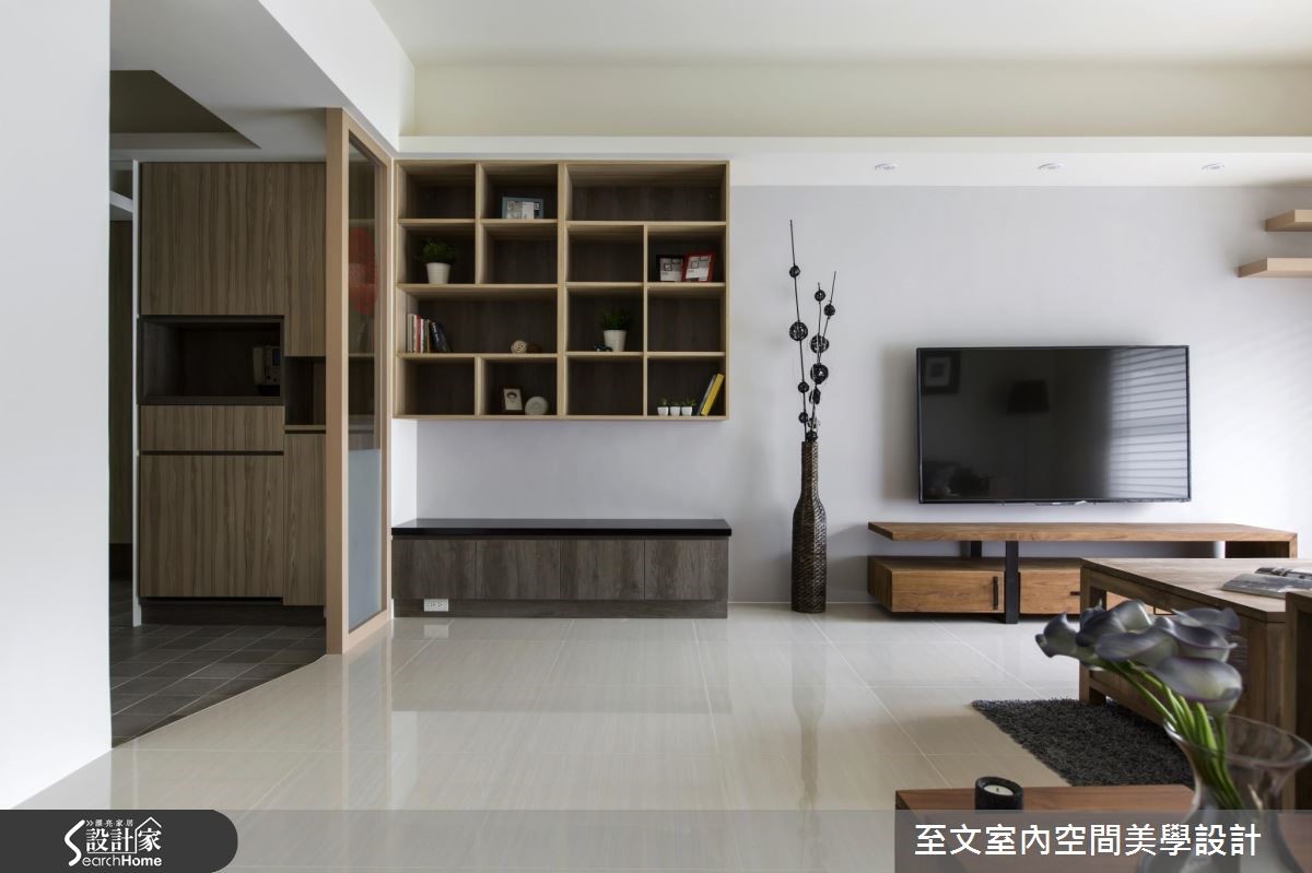 位於都市郊區的 30 坪老屋坐擁青山綠水的自然美景,但