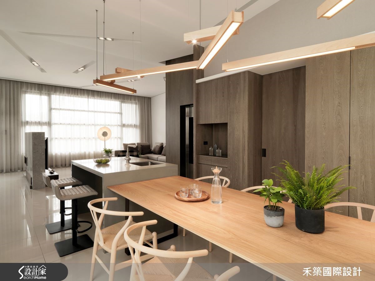 一幢近 142 坪的自地自建現代宅,是父親留給兒子的禮