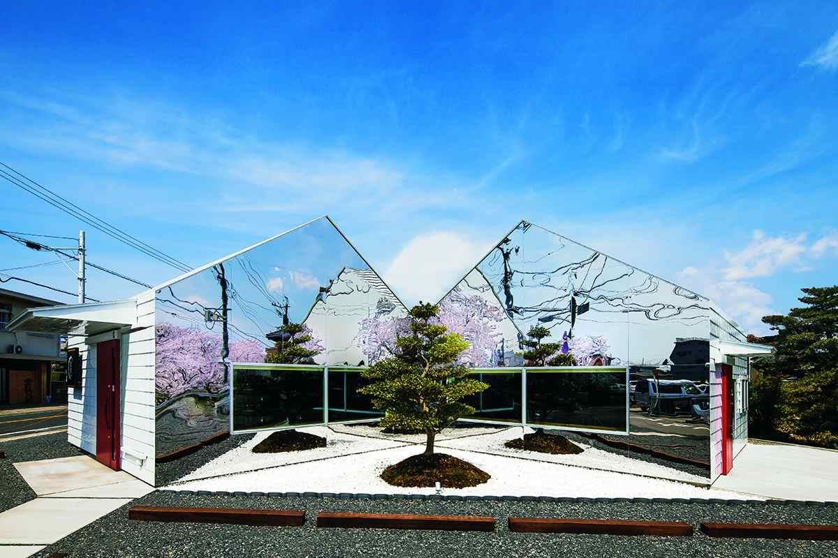 日文所謂「花見」,意即賞花,而且這個詞專屬於賞櫻,
