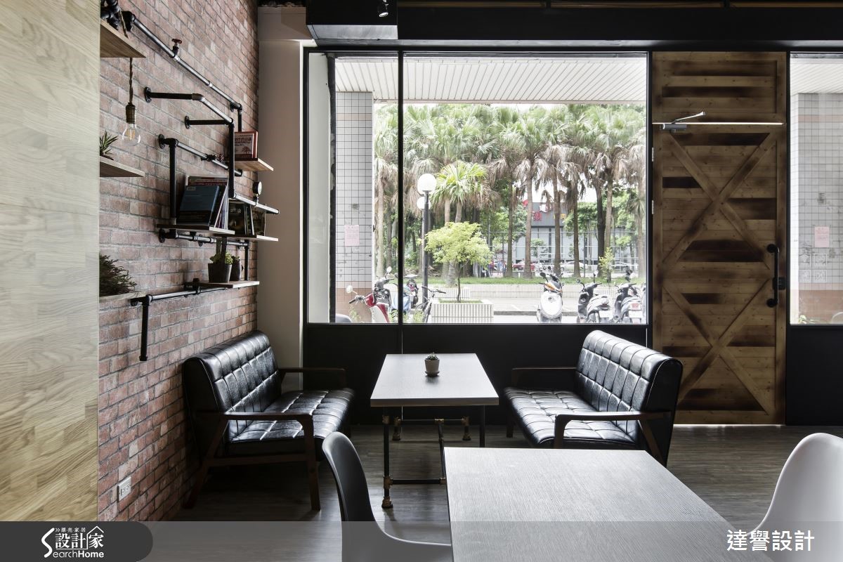 25 坪的「The Burger House」餐廳,以美式漢堡料理為