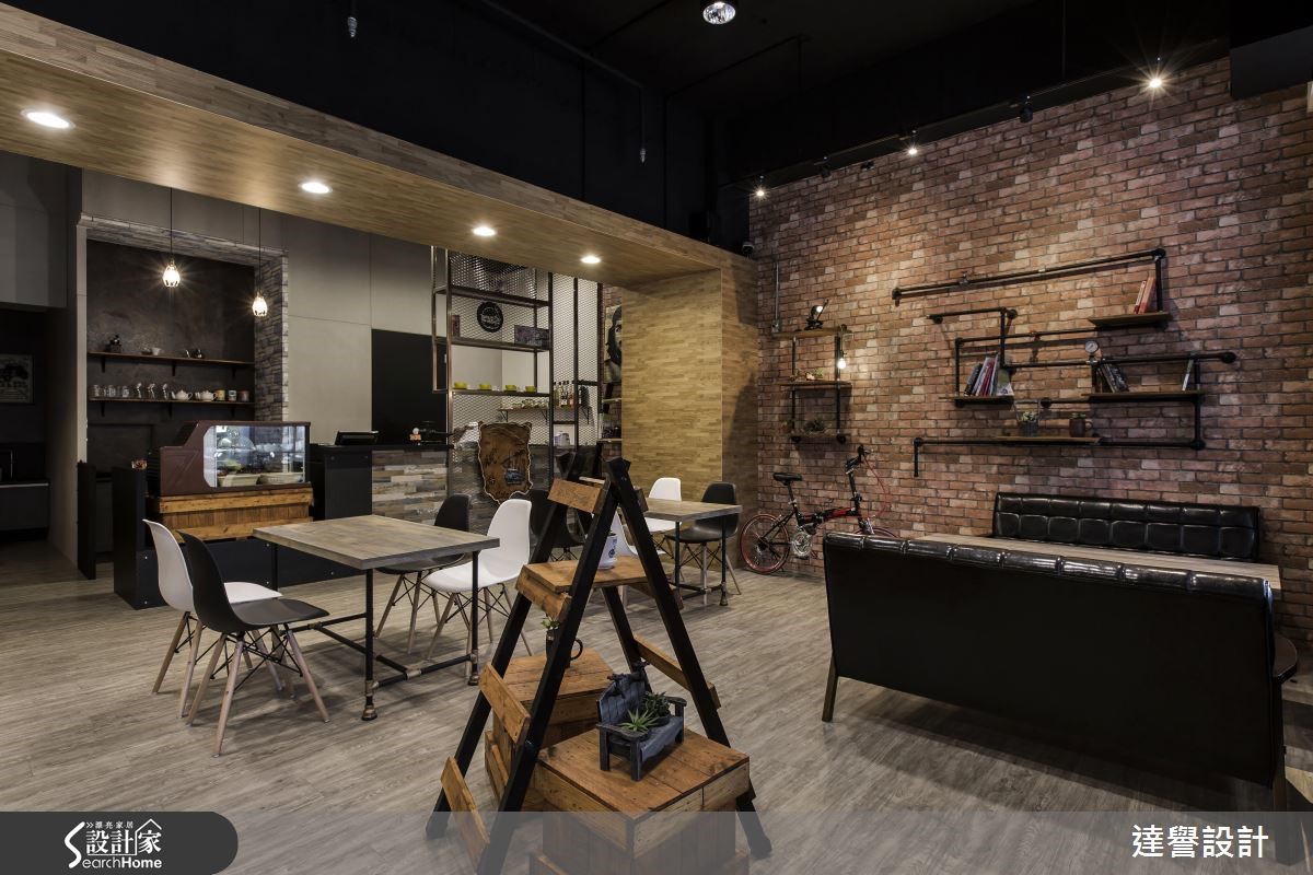 25 坪的「The Burger House」餐廳,以美式漢堡料理為
