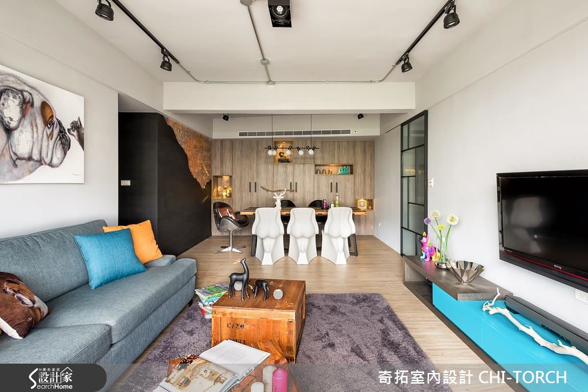 座落於都市的早期開發區內, 25 坪的老房子在廟宇與古