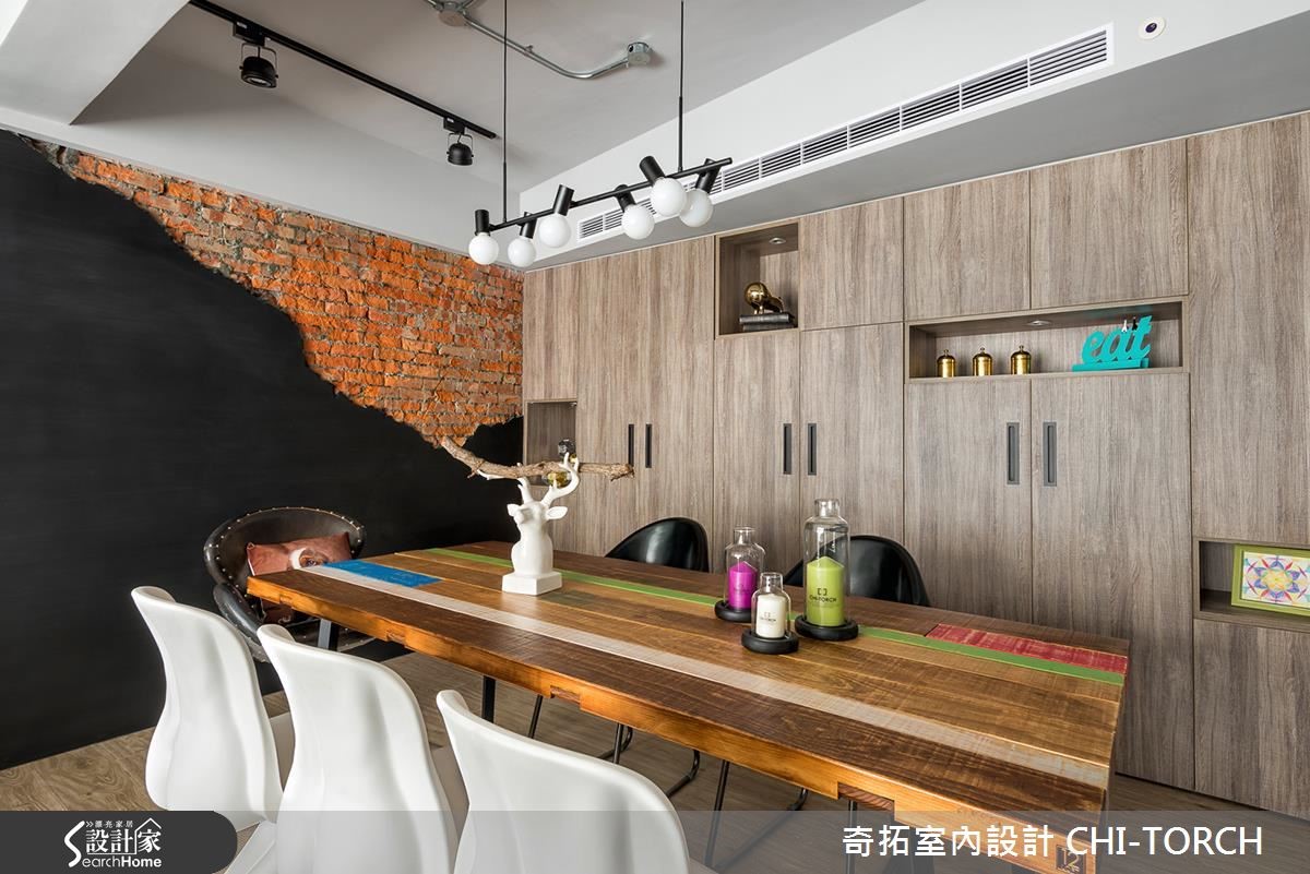 座落於都市的早期開發區內, 25 坪的老房子在廟宇與古