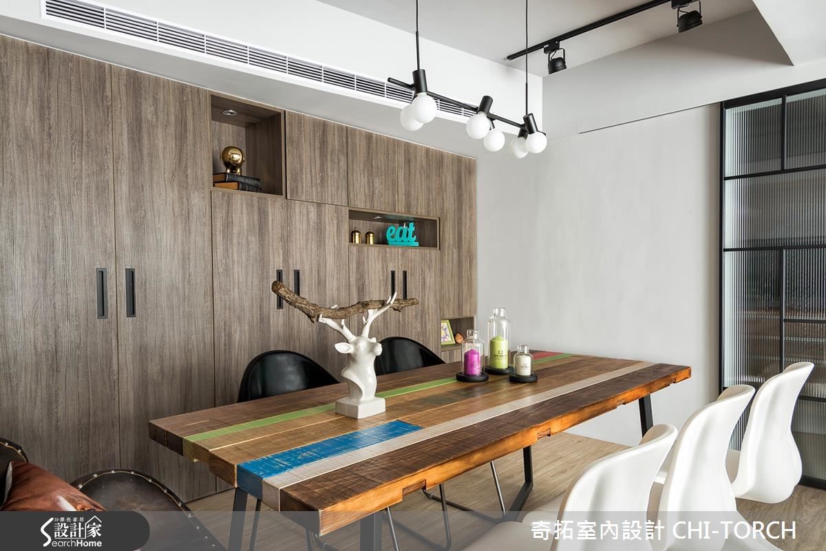 座落於都市的早期開發區內, 25 坪的老房子在廟宇與古