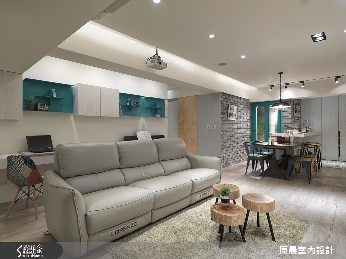 設計師重整採光不足的 1 樓老屋,接著利用建材與色彩