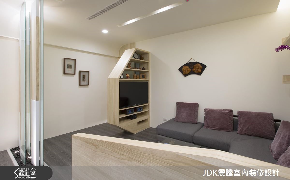 120 坪的 2 樓半透天厝,除了擁有足夠的腹地與空間,