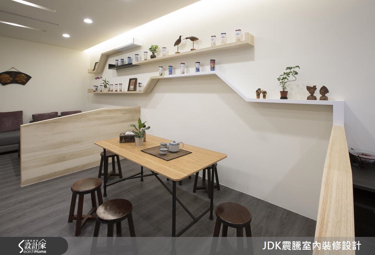 120 坪的 2 樓半透天厝,除了擁有足夠的腹地與空間,