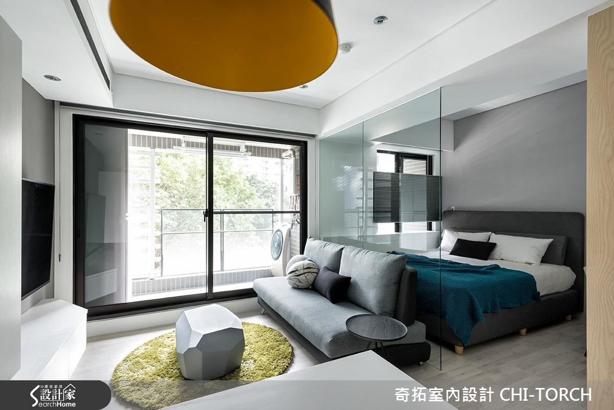 裝潢完工後,剛出生的寶寶也要一起住進這個 15 坪的新
