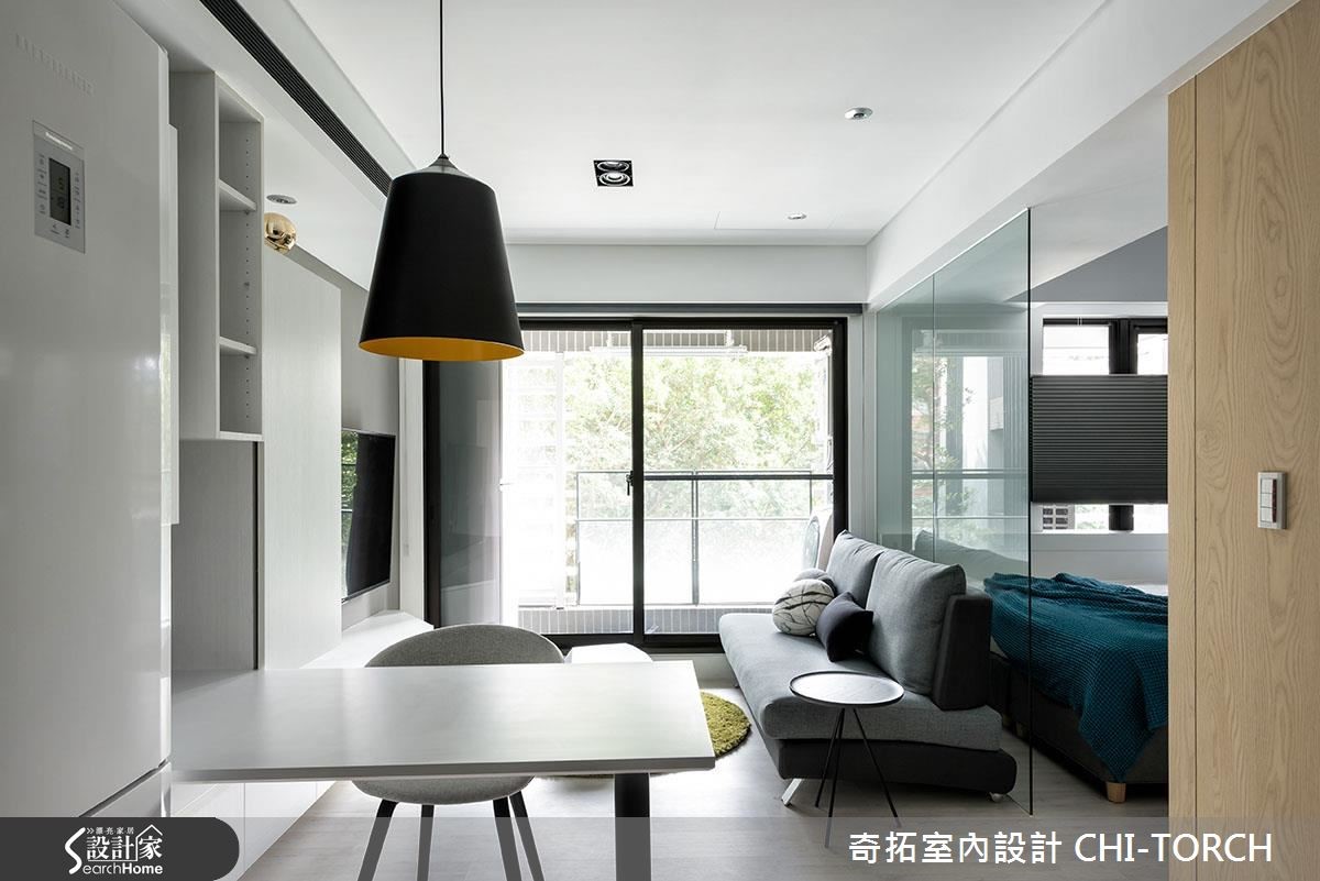 裝潢完工後,剛出生的寶寶也要一起住進這個 15 坪的新