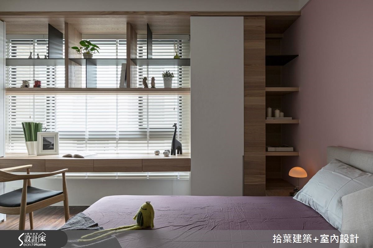 溫潤的木作鋪陳一室,引援充沛的明亮日光,穿透整個公