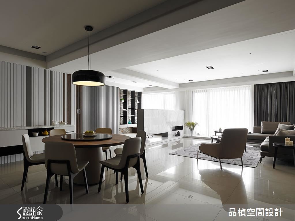 60 坪的新成屋具有絕佳的採光優勢,設計師將格局打開
