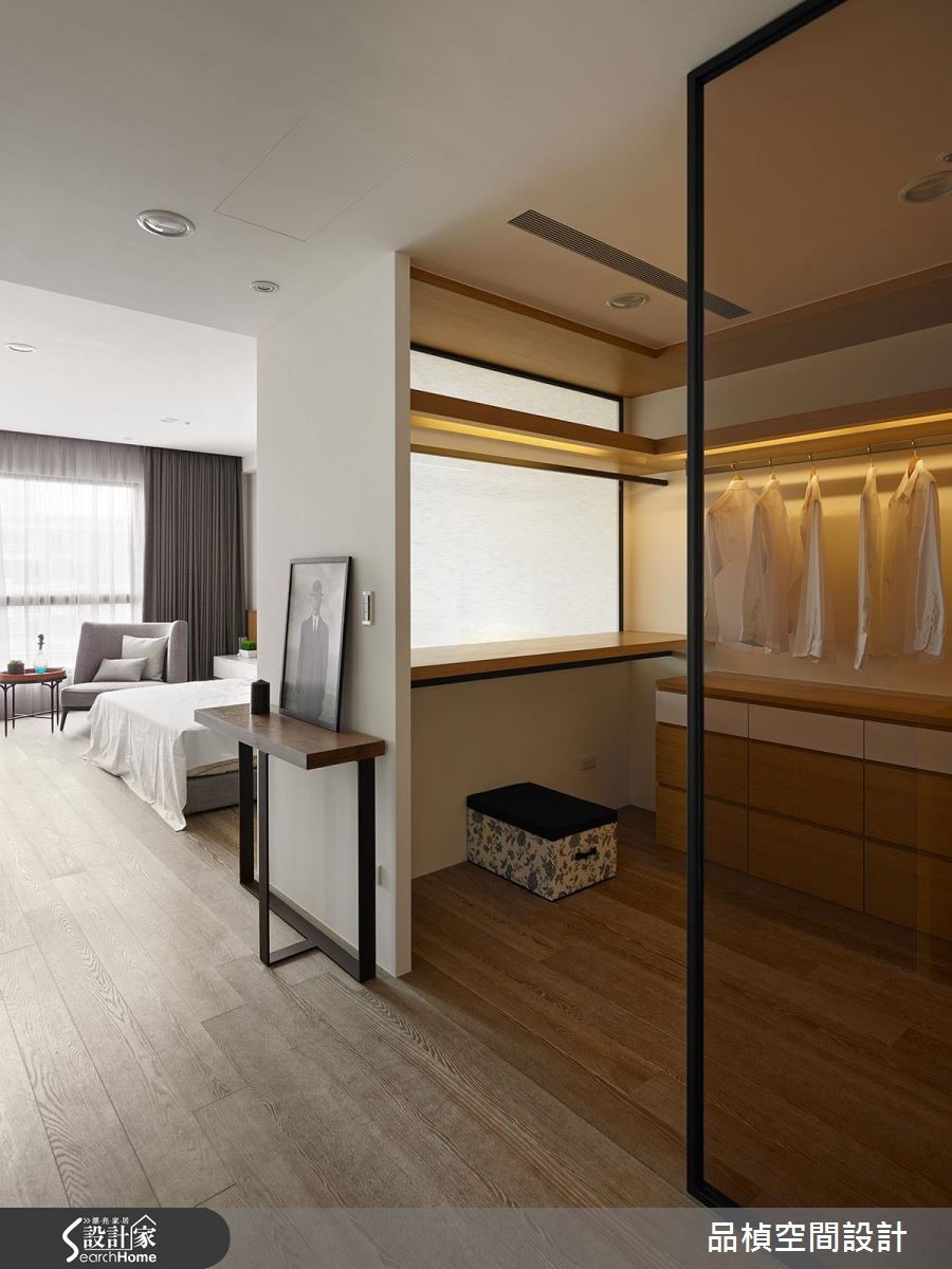60 坪的新成屋具有絕佳的採光優勢,設計師將格局打開