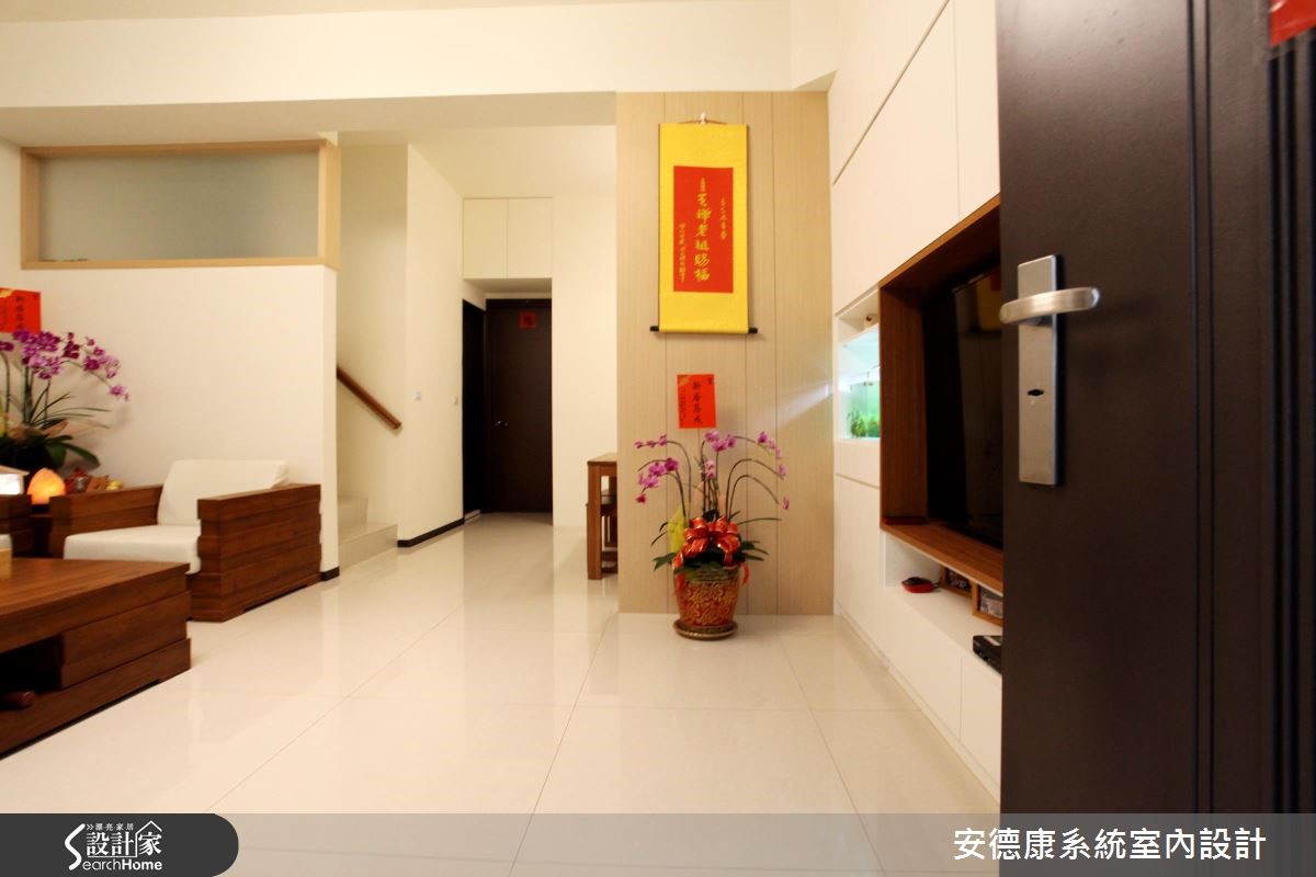 原本一家4口入住在3房2廳的大樓公寓裡,小孩紛紛長大