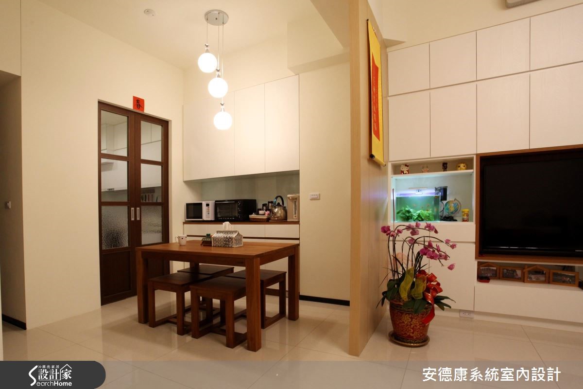 原本一家4口入住在3房2廳的大樓公寓裡,小孩紛紛長大