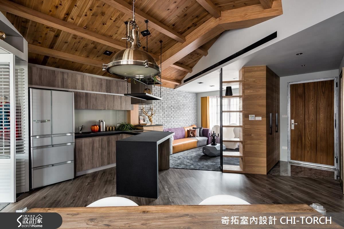 因為愛上頂樓陽台的那一片風景視野,長年居住於海外的