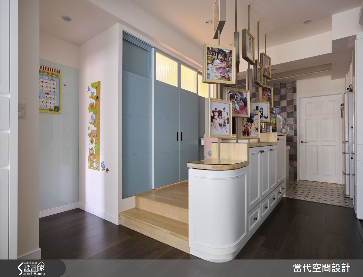在 25 坪的中古屋內,設計師以美式風為基底,挹注複合