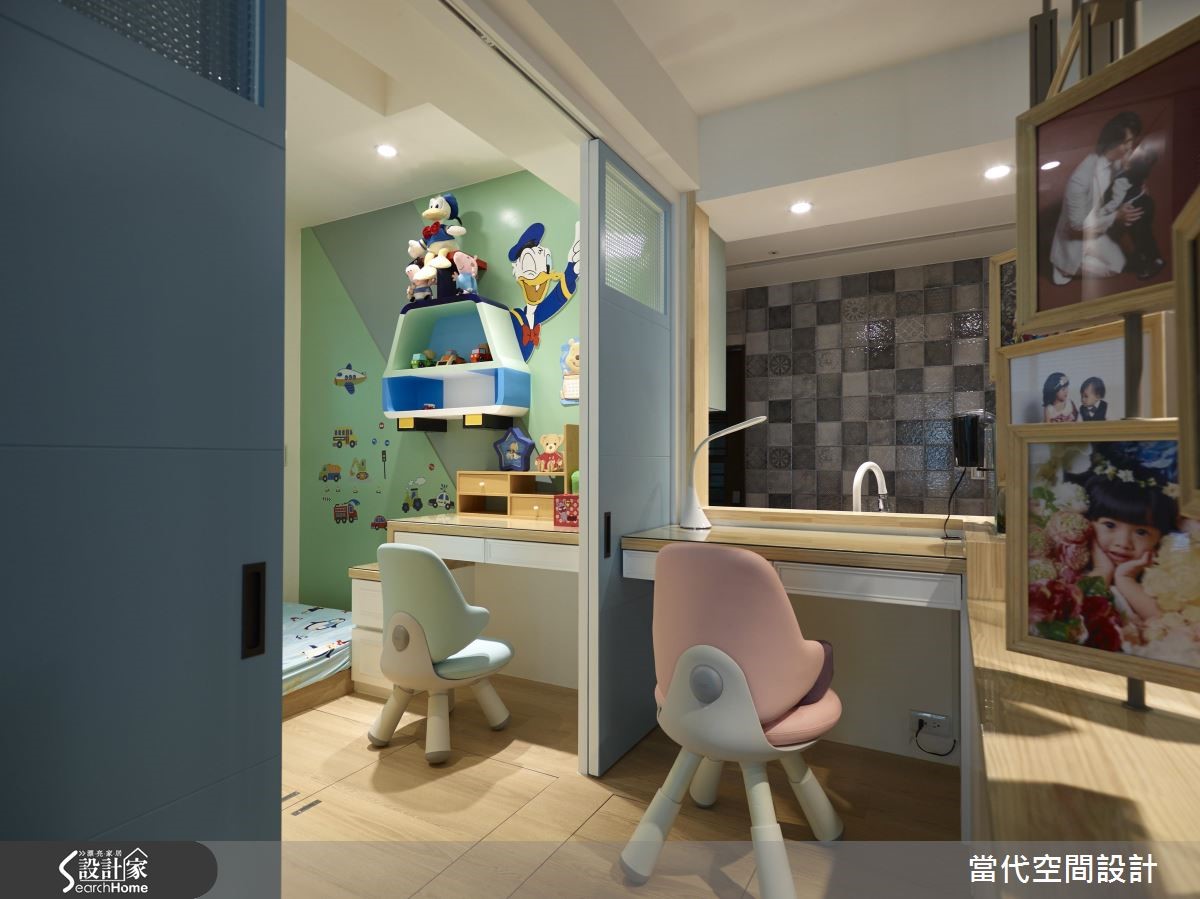 在 25 坪的中古屋內,設計師以美式風為基底,挹注複合