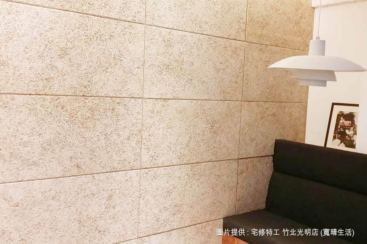 特殊的長捲曲狀木絲纖維,賦予美絲板純淨無華的自然美,同時兼具紓緩情緒的療癒效果。 特殊的長捲曲狀木絲纖維,賦予美絲板純淨無華的自然美,同時兼具紓緩情緒的療癒效果。