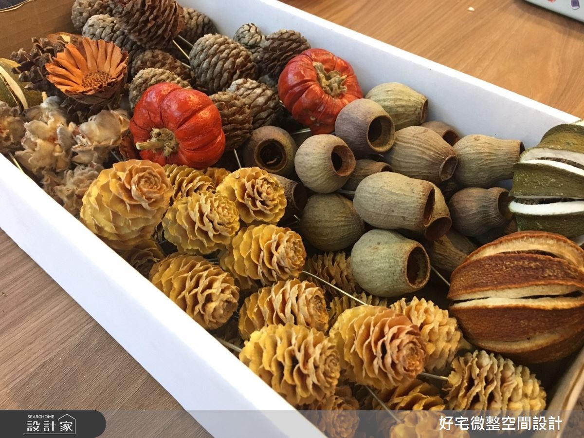 處理過的乾燥花材。 處理過的乾燥花材。
