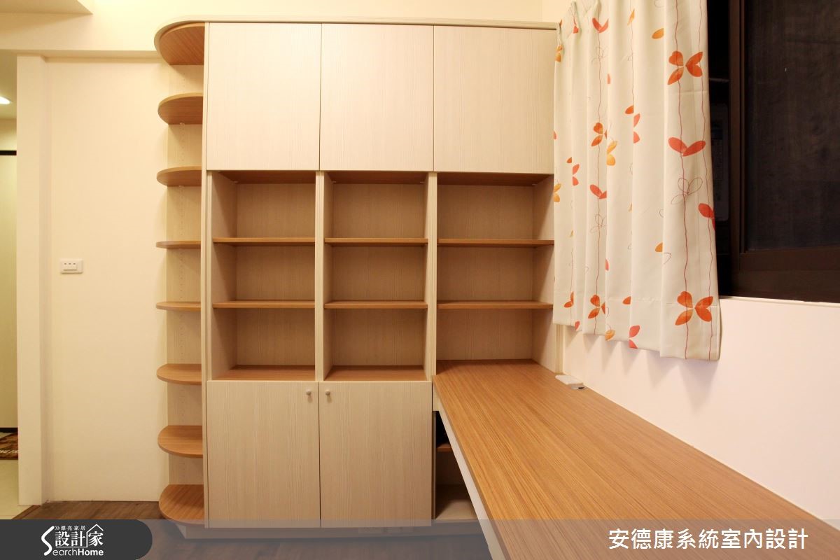 整體空間以簡約現代感作為鋪敘,木作質材的妝點,結合