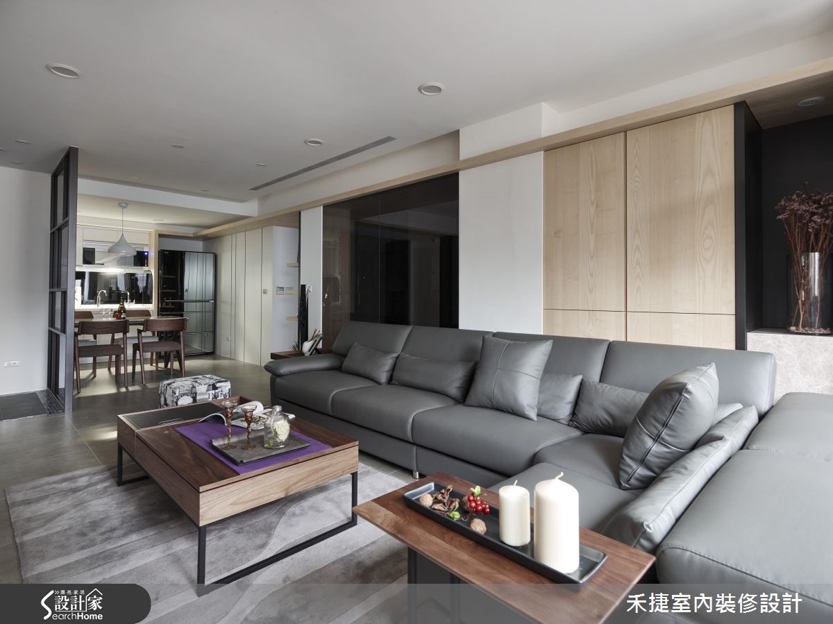 位於都市中心要道的 40 坪老屋前身為辦公室,交通雖然