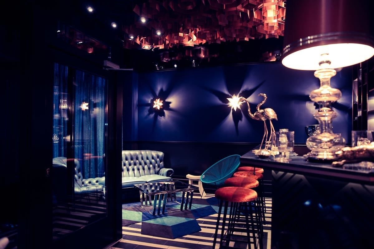 NORA 位於柏林 BON BON BAR,曾被評選為柏林前 10 大最佳酒吧。 NORA 位於柏林 BON BON BAR,曾被評選為柏林前 10 大最佳酒吧。