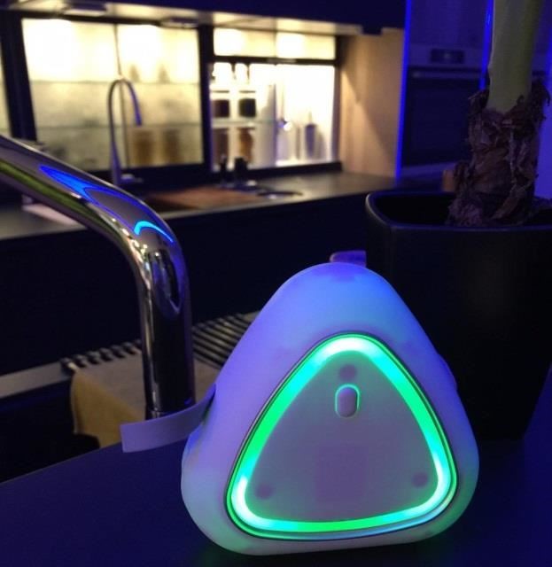 搭配可感應溫濕度的裝置,創造出乾濕合宜的空間,成為適合人體居住的絕佳環境。 搭配可感應溫濕度的裝置,創造出乾濕合宜的空間,成為適合人體居住的絕佳環境。