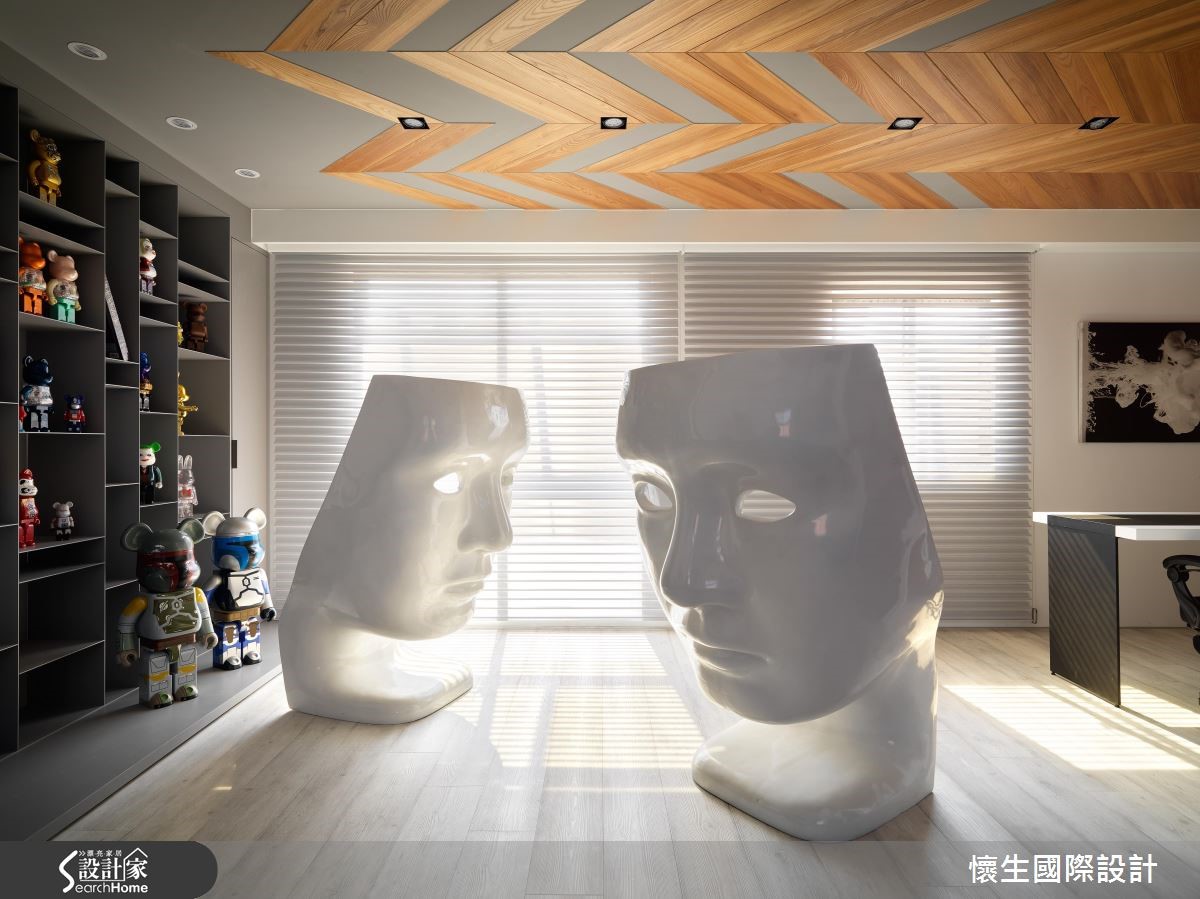 百坪大宅裡,藉由俐落、明快的線條描繪出空間象度,並