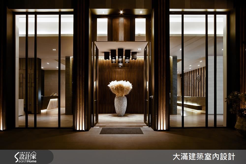 210 坪商業空間,設計師挹注現代風格,將俐落線條輔以