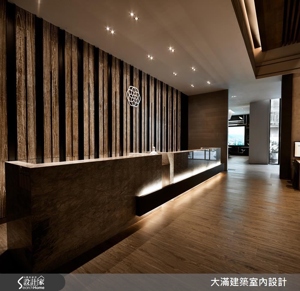 210 坪商業空間,設計師挹注現代風格,將俐落線條輔以