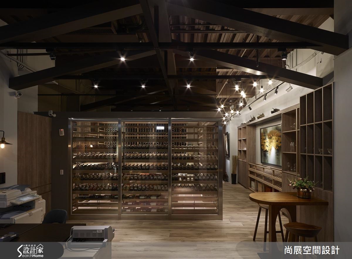 可收藏至少 3000 瓶美酒的酒窖,源自於愛品酒的屋主、