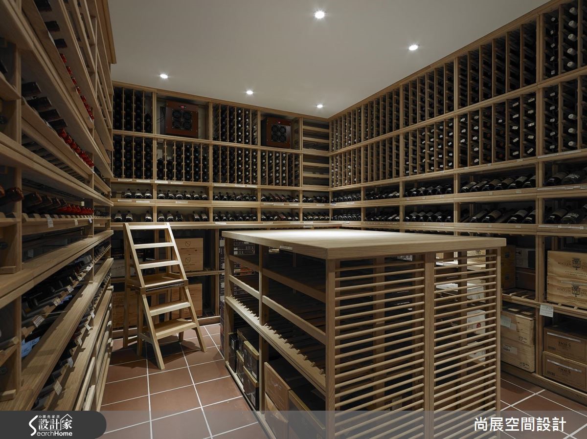 可收藏至少 3000 瓶美酒的酒窖,源自於愛品酒的屋主、