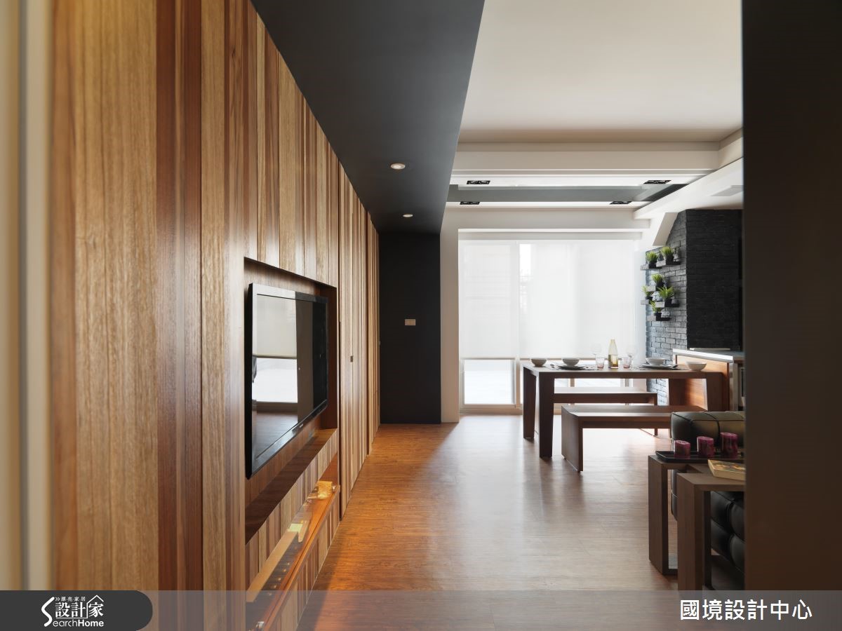 結束忙碌一天後,推開家門,一間 17 坪小窩,能夠舒緩