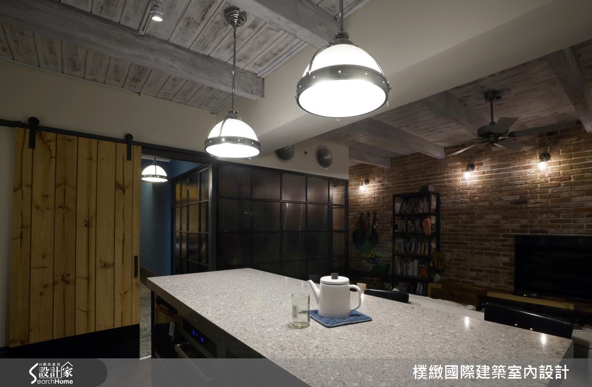 本案雖為新成屋,但卻有著梁柱過大、格局過度零碎的困