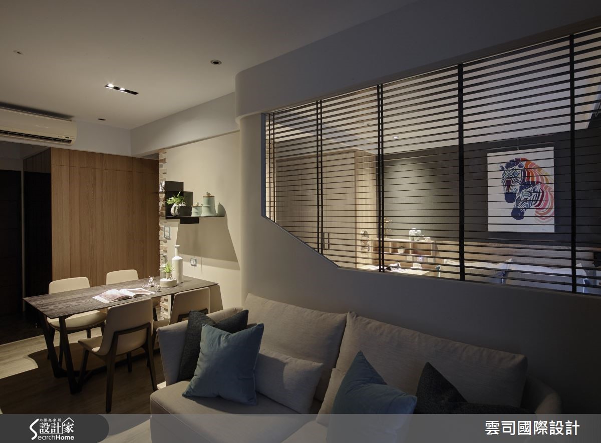 年輕的夫妻為新婚生活購置了 10 坪新成屋,雖然格局方