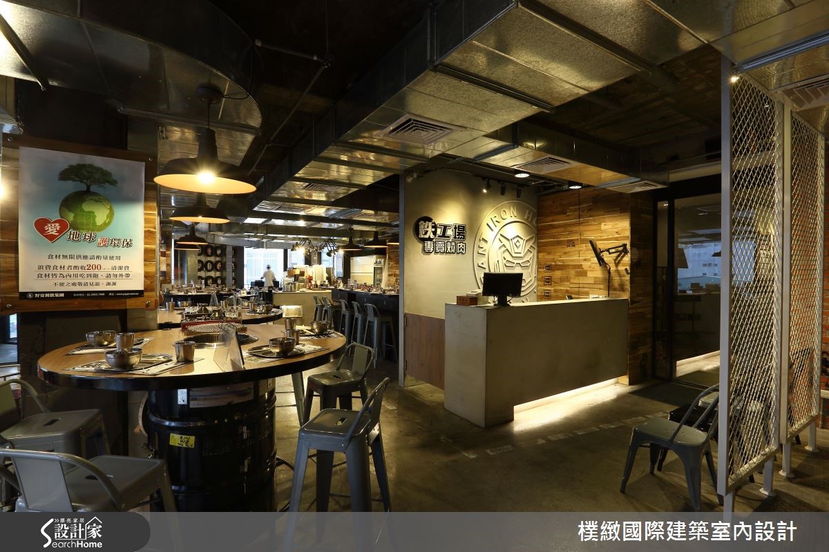 設計團隊為百坪獨立建築同時設計外觀與內裝,以工廠與