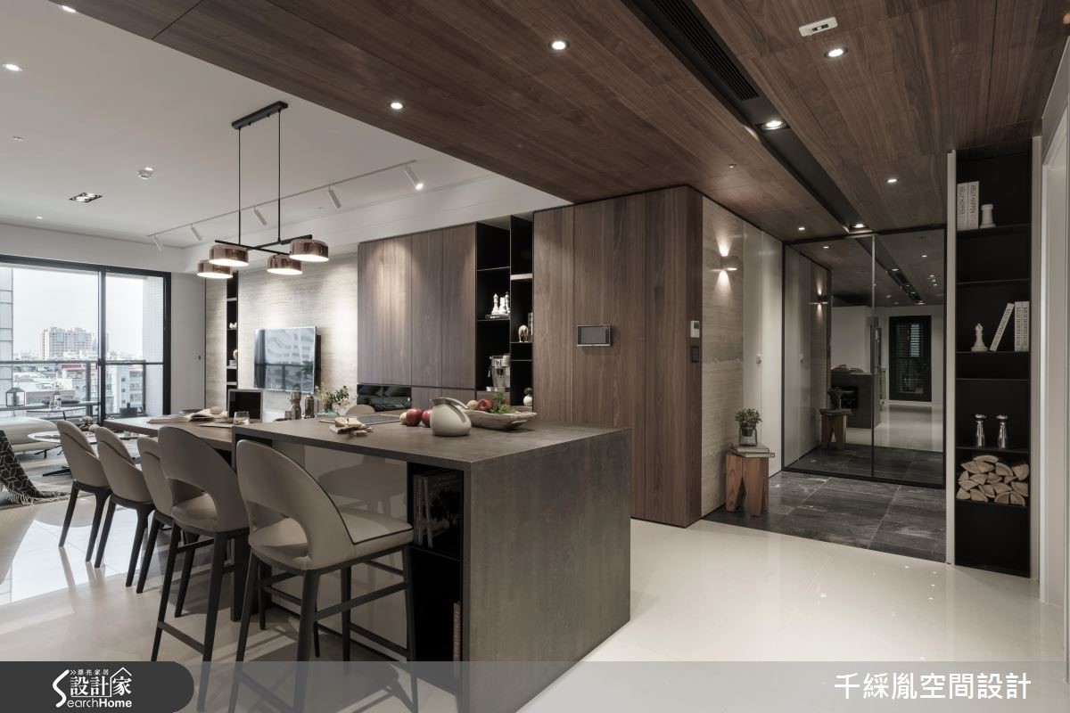 42 坪的單層住宅,除了動線規劃和格局配置外,在本次