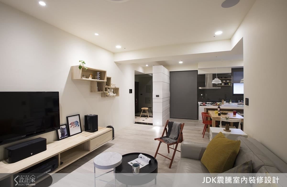 室內實際坪數 22 坪的新成屋,建商原本隔成 3 房 2 廳