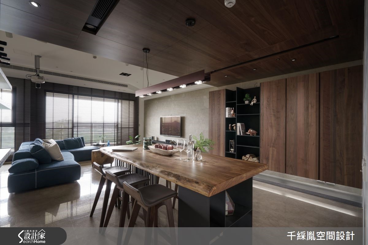 除了機能與格局規劃外,設計團隊為 43 坪現代空間注入