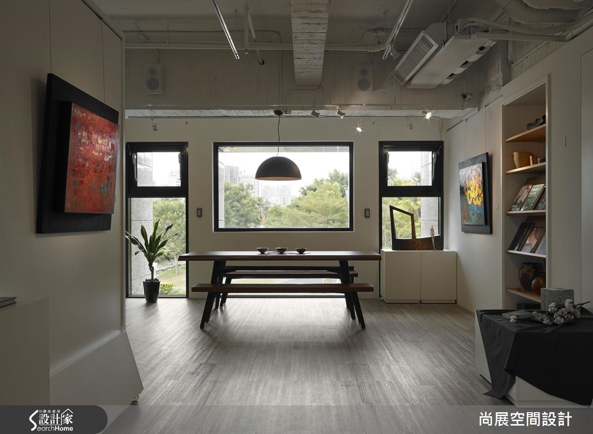 蘇菲亞原先是位藝術愛好及收藏者,有天,她路過一棟大