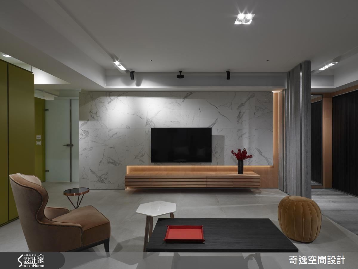電視牆也有設計師大玩方格的創意,不刻意對大理石方磚的花色,在灰色調中拼出豐富樣貌。 電視牆也有設計師大玩方格的創意,不刻意對大理石方磚的花色,在灰色調中拼出豐富樣貌。