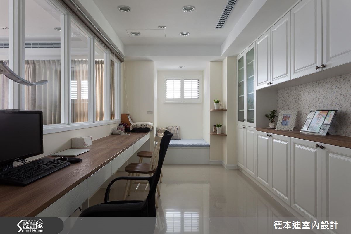 以休閒感的美式作風打造整體空間,簡約乾淨的線板遊走