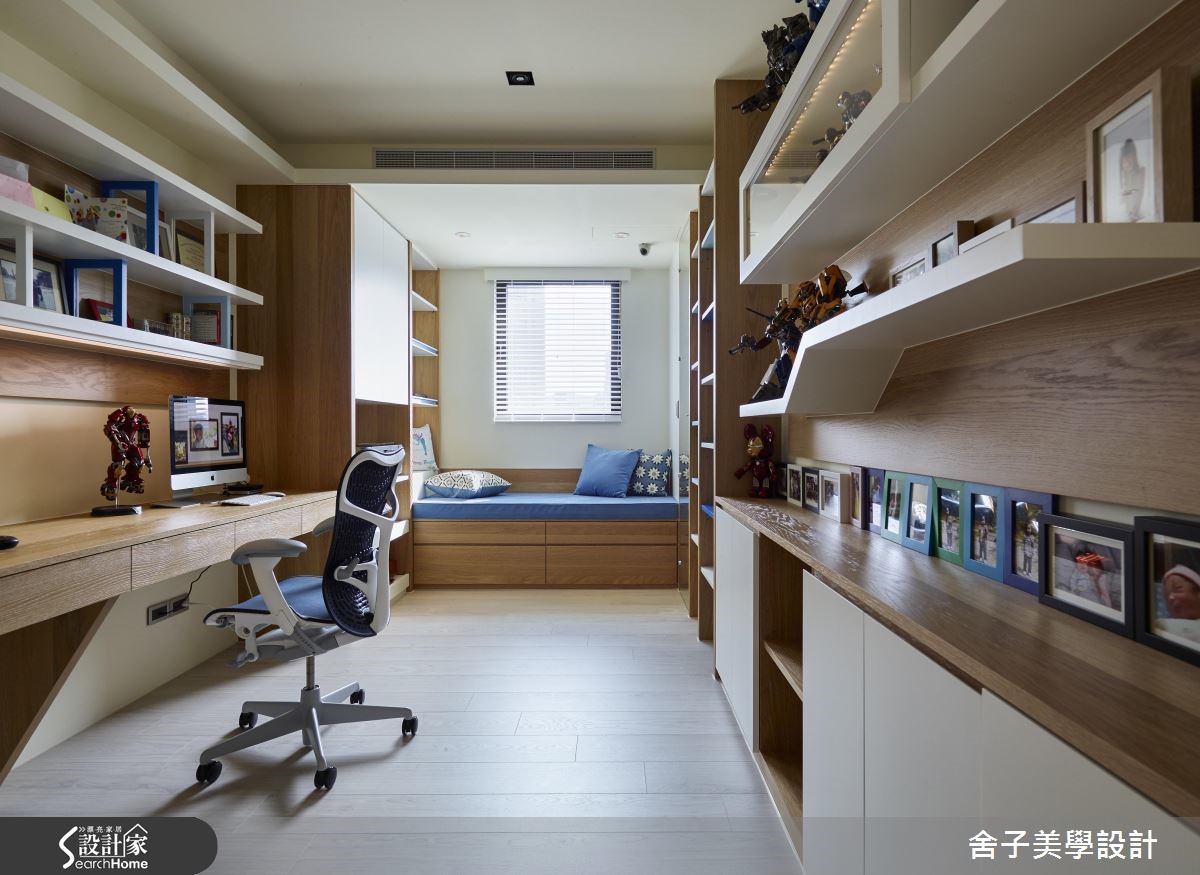 原先的兩間房子經由打通後,變為 72 坪的雙併敞朗住宅