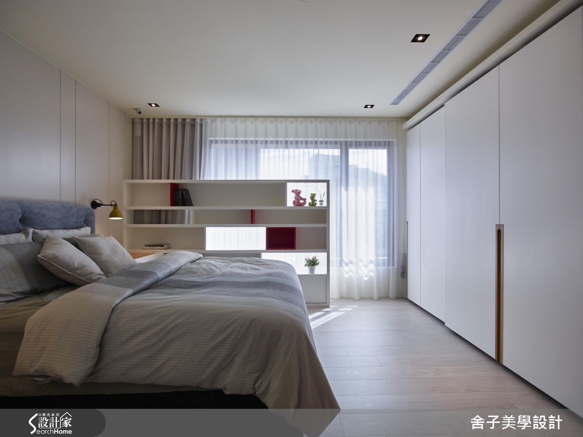 原先的兩間房子經由打通後,變為 72 坪的雙併敞朗住宅