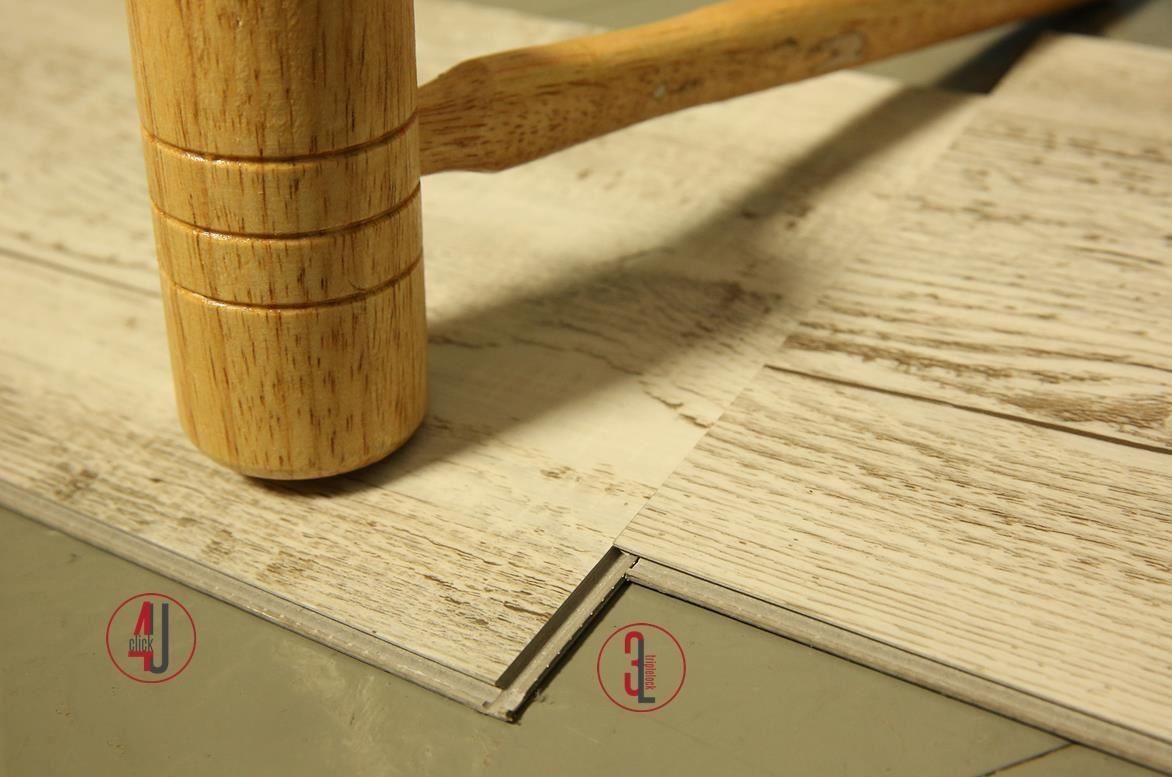 使用 Innovations4Flooring 專利扣型(長邊 Click 4U、短邊 3L triplelock),扣入長邊後,短邊可用輕敲的方式扣入。 使用 Innovations4Flooring 專利扣型(長邊 Click 4U、短邊 3L triplelock),扣入長邊後,短邊可用輕敲的方式扣入。