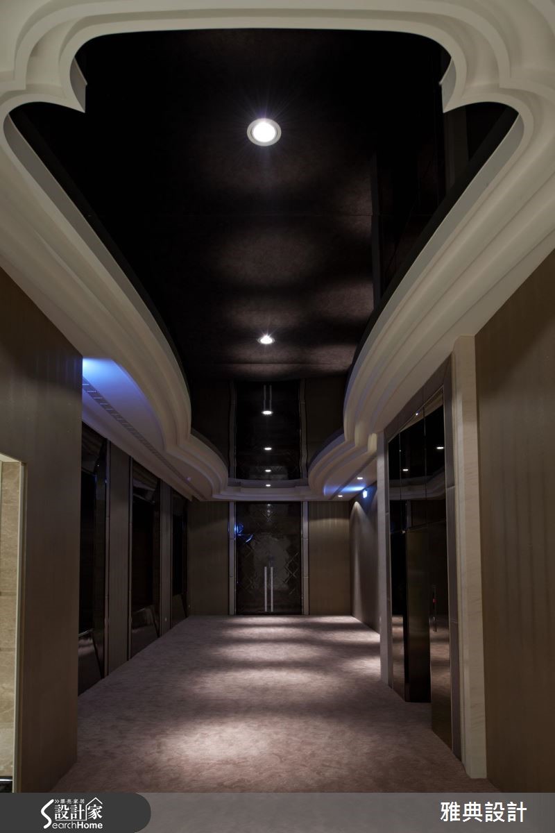 外觀建築以巨型的燈盒造型打造,當夜晚來臨時,一片閃