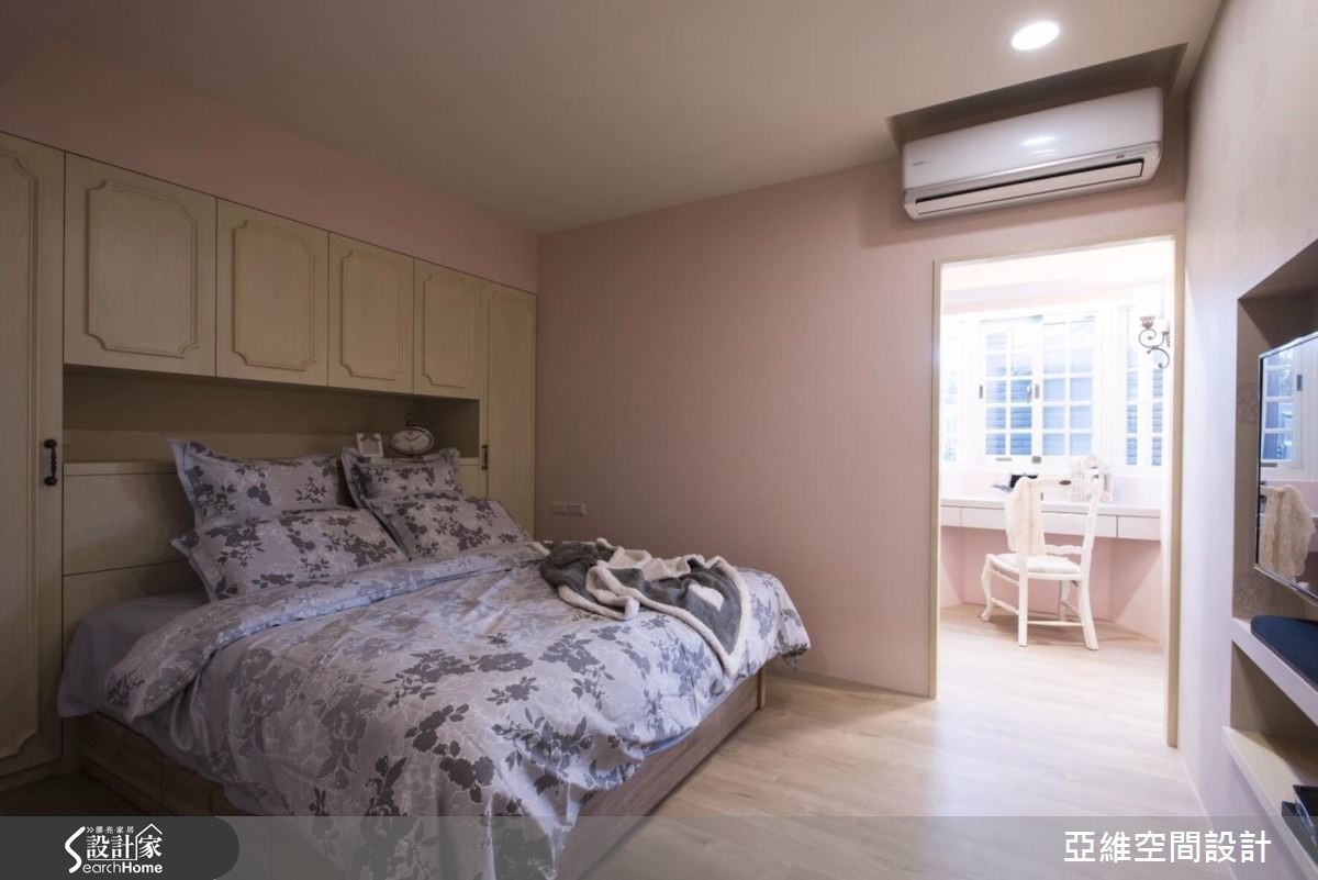 屋齡 35 年的 50 坪老屋,雖然戶外具有漂亮的綠意風景