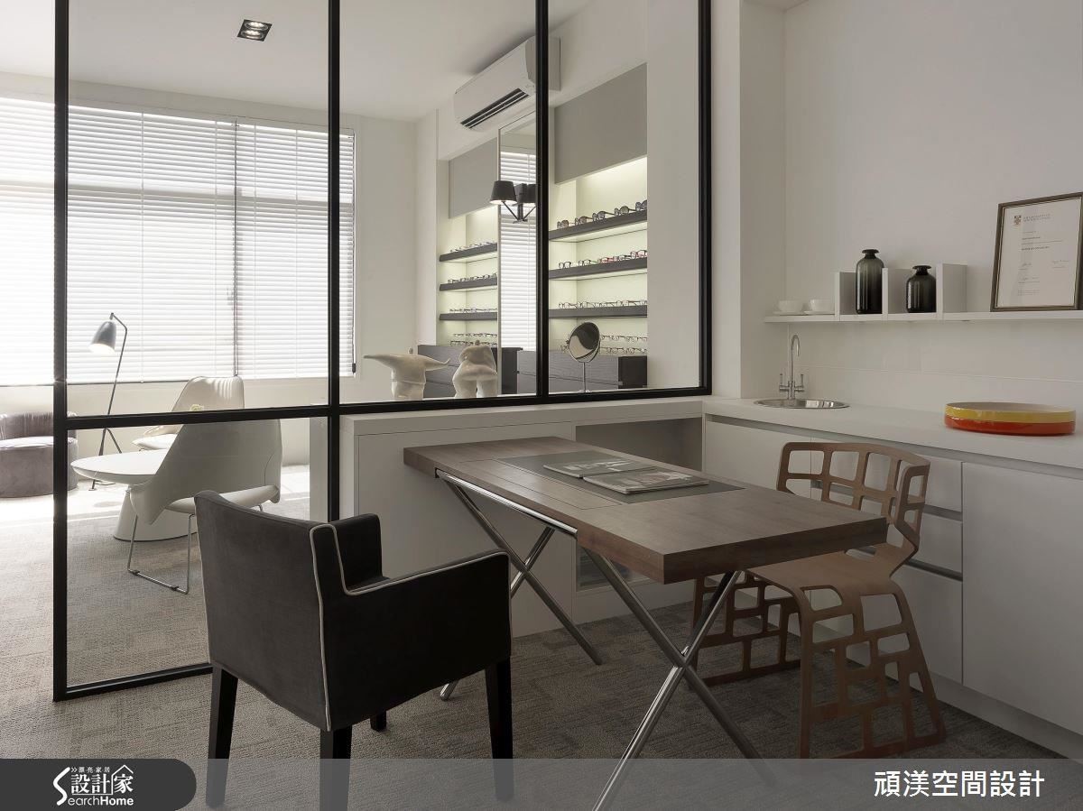 這棟 60 坪大,住商混合的獨棟新成屋,頑渼空間設計如