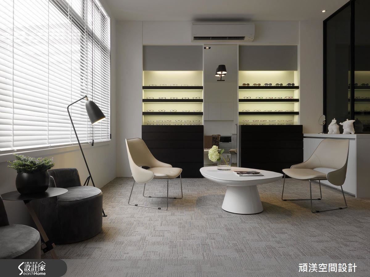 這棟 60 坪大,住商混合的獨棟新成屋,頑渼空間設計如
