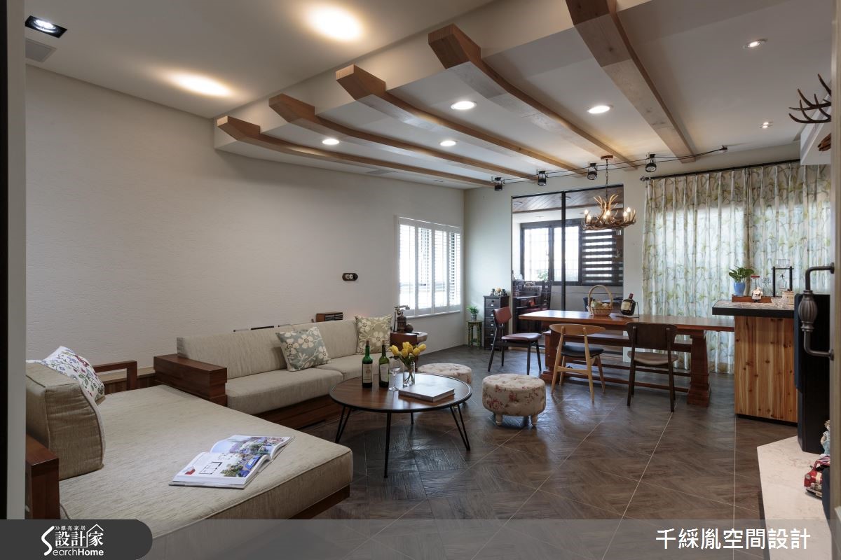 以愜意的鄉村風定調,溫暖的木紋質感鋪敘空間,且將屋